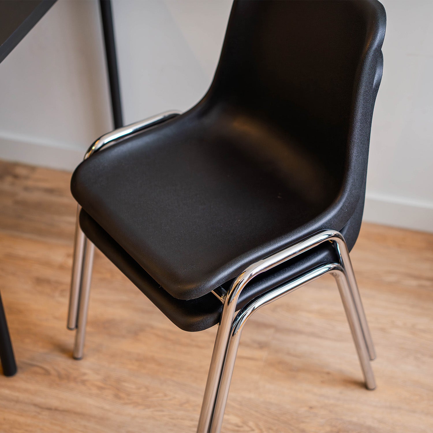 STAPELBARE KANTINESTOELEN